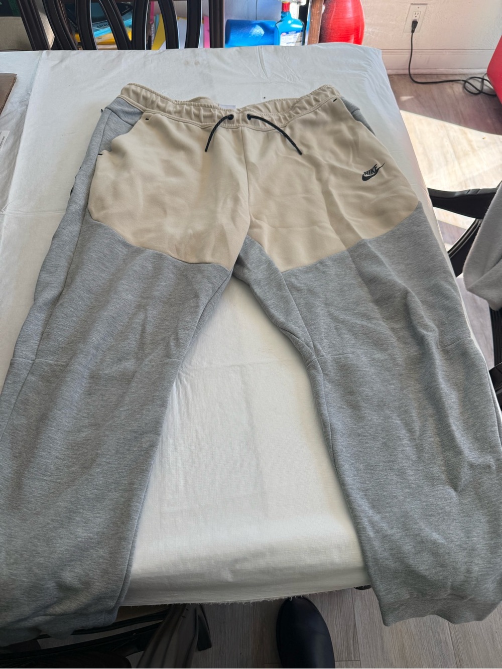 Nike Men’s Beige and Gray Two-Tone Jogger Sweatpants